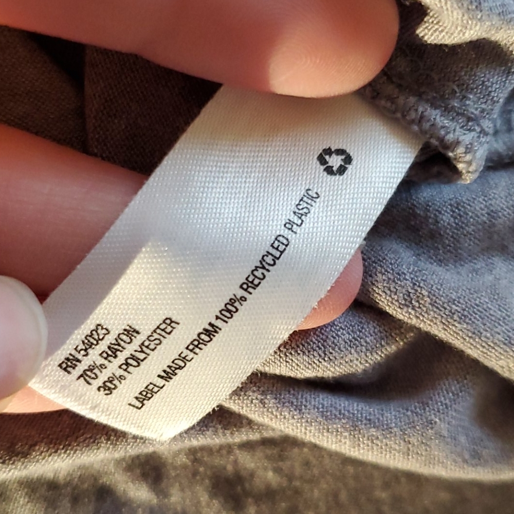 Gap Tee Size Small - image 6